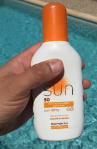 Sonnencremes mit einem chemische oder physikalischen UV-Filter schützen die Haut